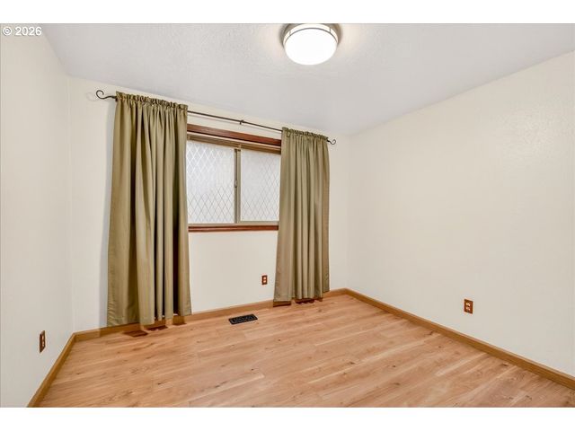 16033 Se RICKSHIRE Ln, Milwaukie, OR 97267