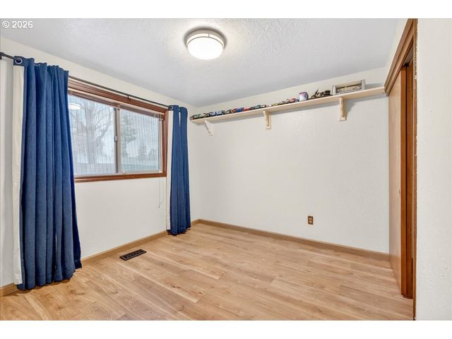 16033 Se RICKSHIRE Ln, Milwaukie, OR 97267