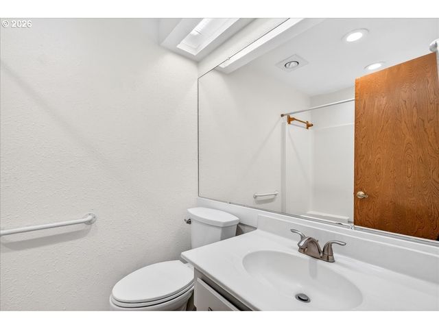 16033 Se RICKSHIRE Ln, Milwaukie, OR 97267