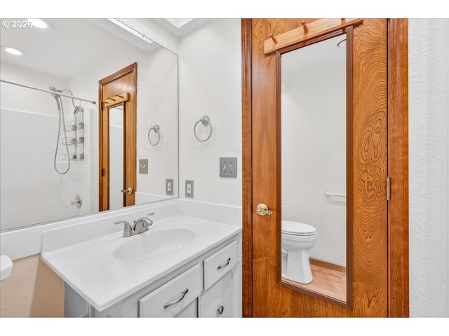 16033 Se RICKSHIRE Ln, Milwaukie, OR 97267