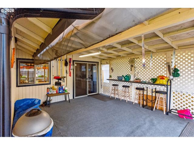 16033 Se RICKSHIRE Ln, Milwaukie, OR 97267