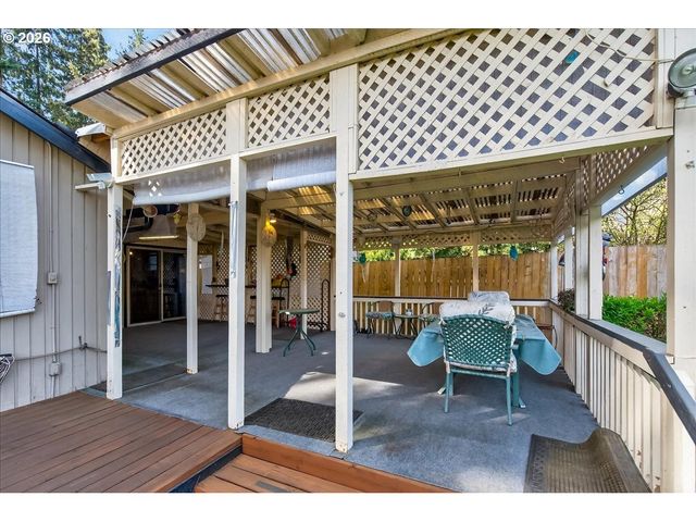 16033 Se RICKSHIRE Ln, Milwaukie, OR 97267