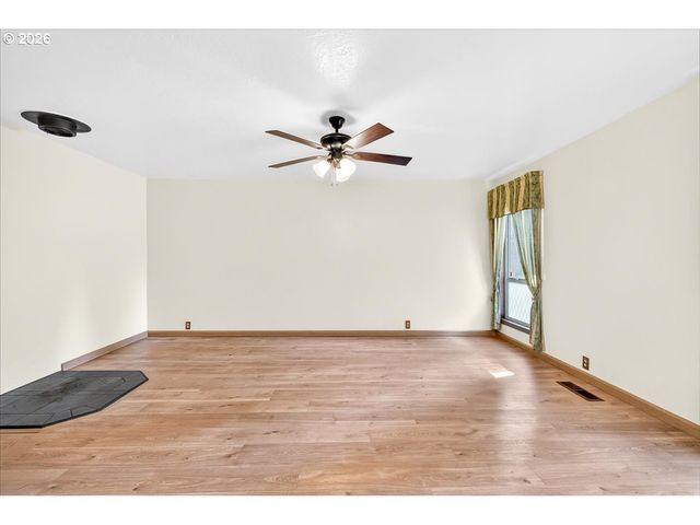 16033 Se RICKSHIRE Ln, Milwaukie, OR 97267