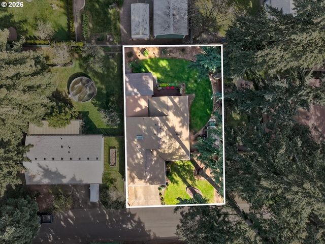 16033 Se RICKSHIRE Ln, Milwaukie, OR 97267