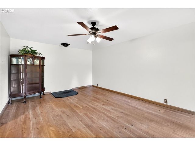 16033 Se RICKSHIRE Ln, Milwaukie, OR 97267