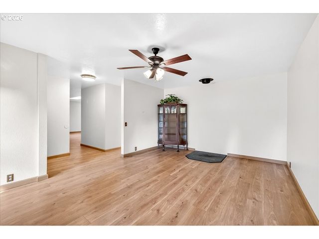 16033 Se RICKSHIRE Ln, Milwaukie, OR 97267