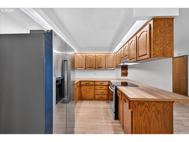 16033 Se RICKSHIRE Ln, Milwaukie, OR 97267