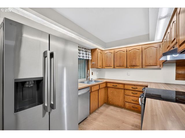 16033 Se RICKSHIRE Ln, Milwaukie, OR 97267