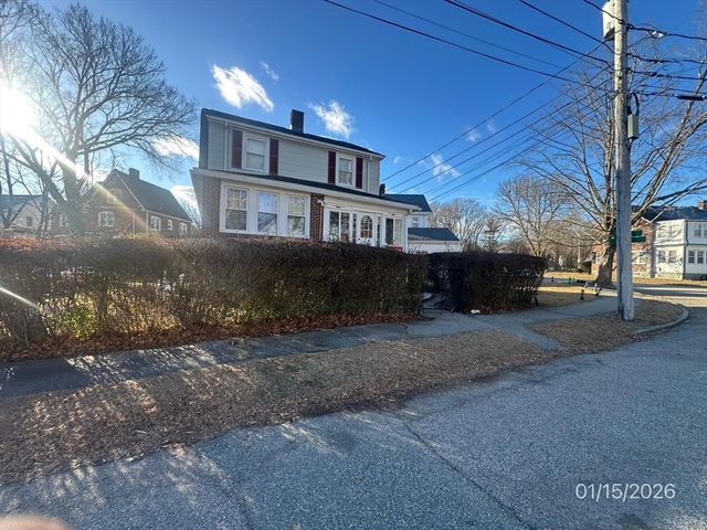 7 Parkway Cres, Milton, MA 02186