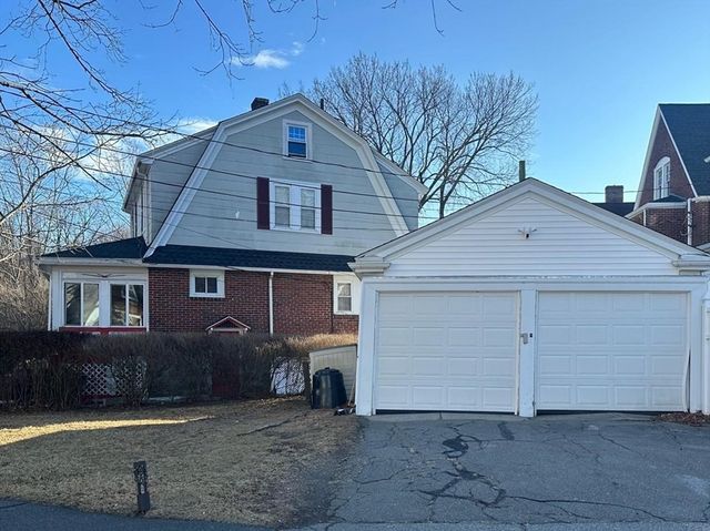 7 Parkway Cres, Milton, MA 02186