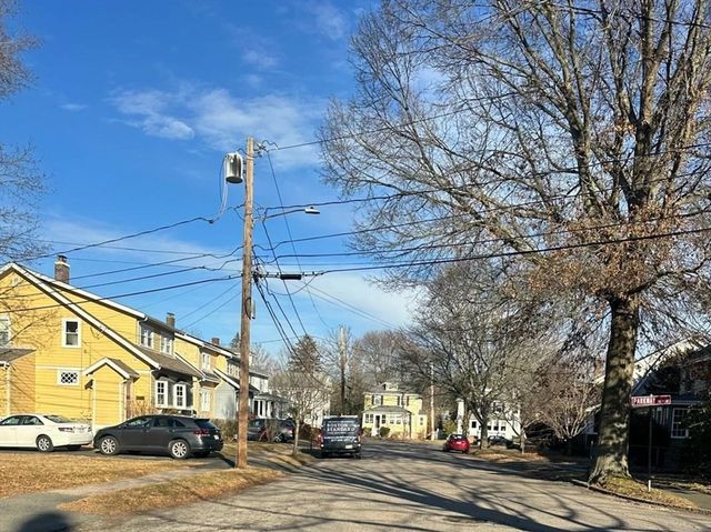 7 Parkway Cres, Milton, MA 02186