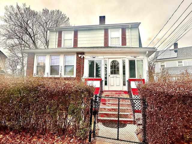 7 Parkway Cres, Milton, MA 02186