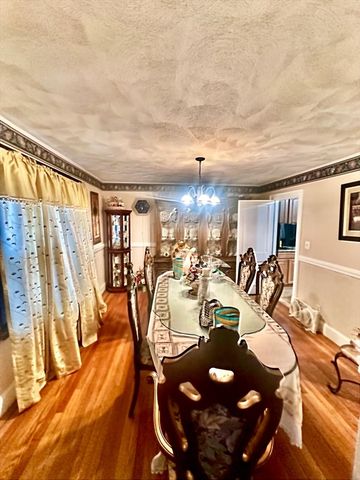 7 Parkway Cres, Milton, MA 02186