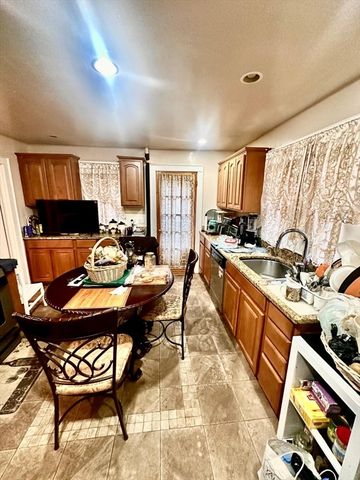 7 Parkway Cres, Milton, MA 02186