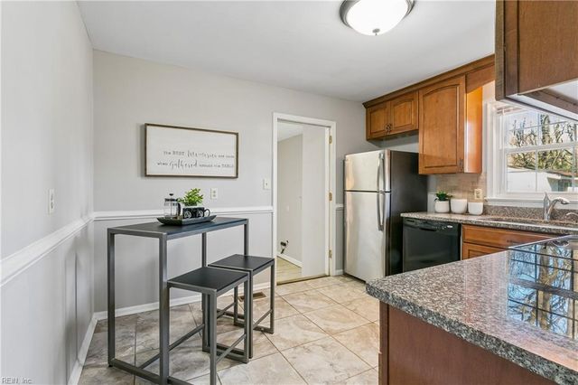 448 Dunmore DR, Newport News, VA 23602