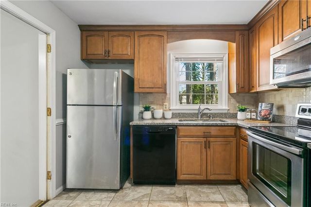 448 Dunmore DR, Newport News, VA 23602