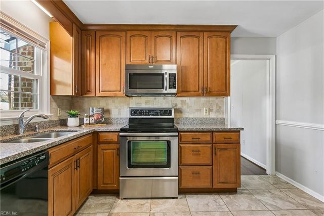 448 Dunmore DR, Newport News, VA 23602