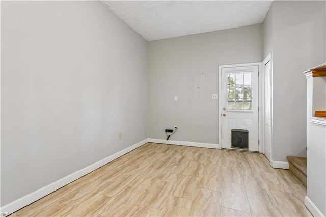 448 Dunmore DR, Newport News, VA 23602