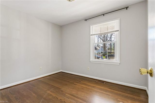 448 Dunmore DR, Newport News, VA 23602