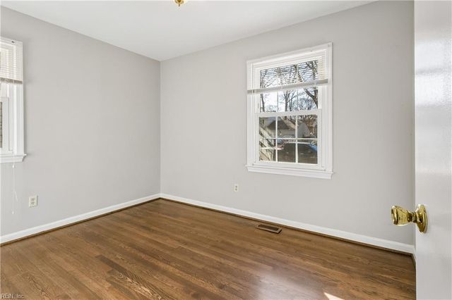 448 Dunmore DR, Newport News, VA 23602