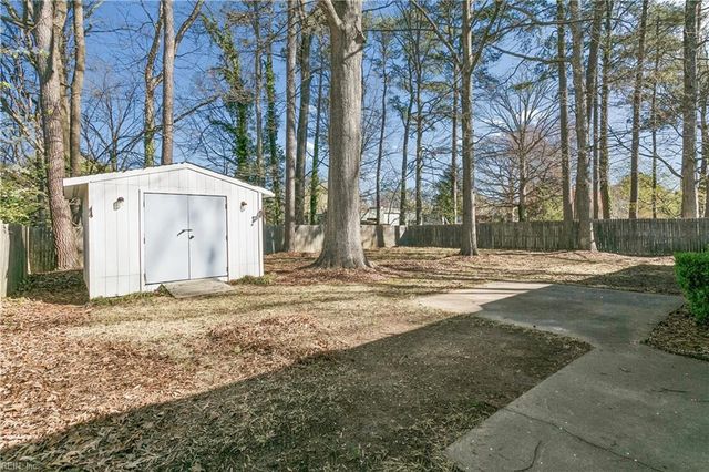 448 Dunmore DR, Newport News, VA 23602