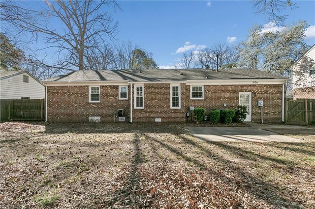 448 Dunmore DR, Newport News, VA 23602