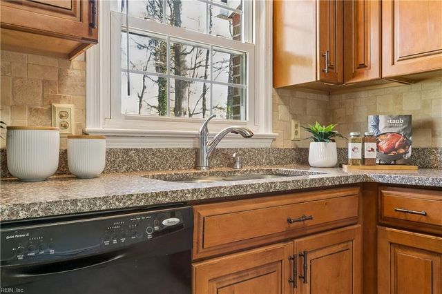 448 Dunmore DR, Newport News, VA 23602