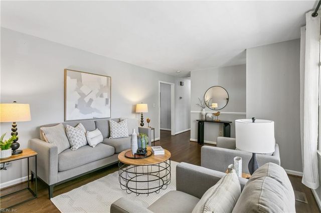 448 Dunmore DR, Newport News, VA 23602