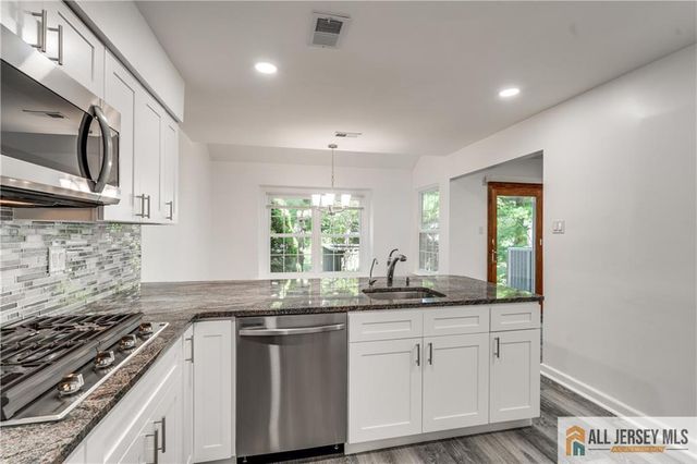 130 Winchester Way, Franklin, NJ 08873