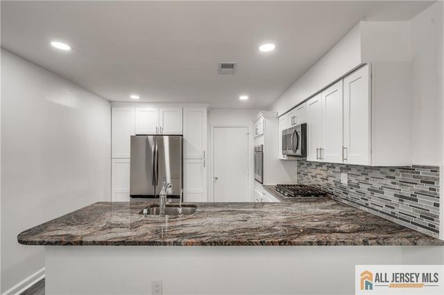 130 Winchester Way, Franklin, NJ 08873