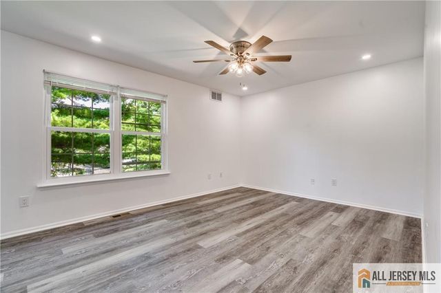 130 Winchester Way, Franklin, NJ 08873