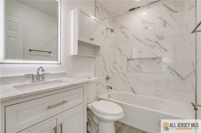 130 Winchester Way, Franklin, NJ 08873