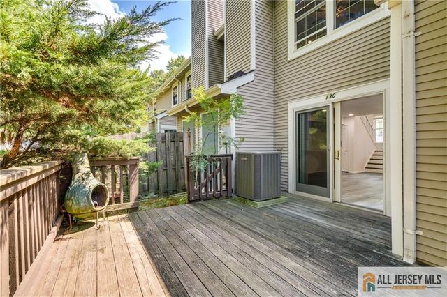 130 Winchester Way, Franklin, NJ 08873