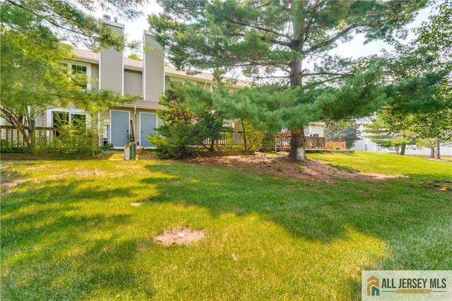 130 Winchester Way, Franklin, NJ 08873