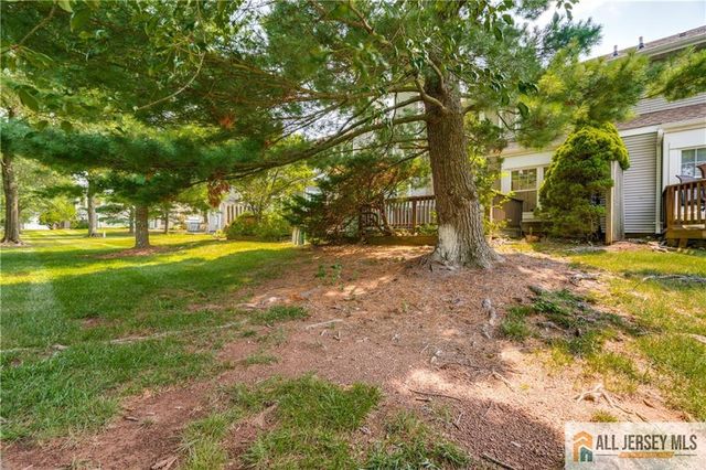 130 Winchester Way, Franklin, NJ 08873