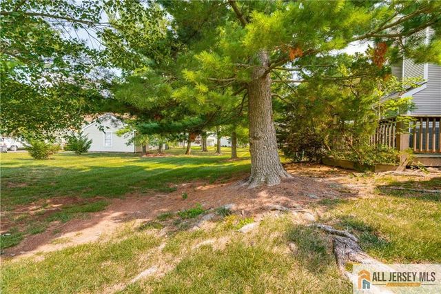 130 Winchester Way, Franklin, NJ 08873