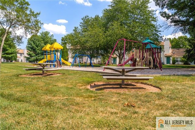 130 Winchester Way, Franklin, NJ 08873