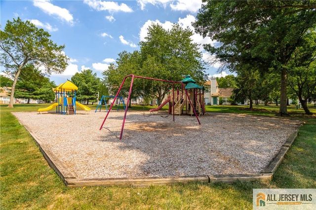 130 Winchester Way, Franklin, NJ 08873
