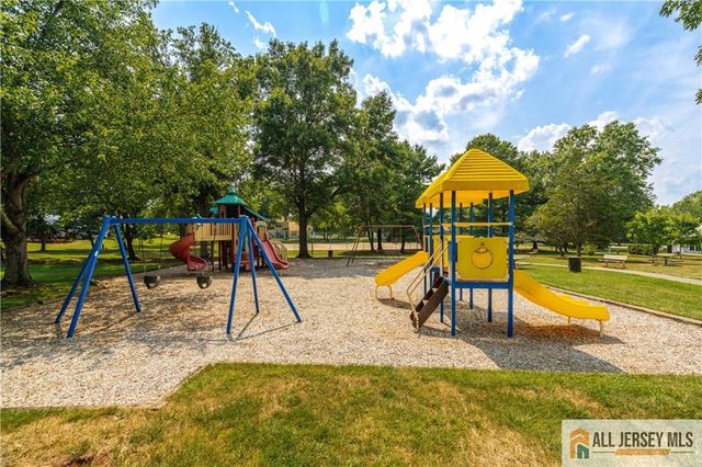 130 Winchester Way, Franklin, NJ 08873