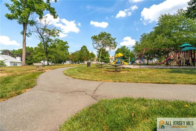 130 Winchester Way, Franklin, NJ 08873