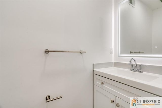 130 Winchester Way, Franklin, NJ 08873