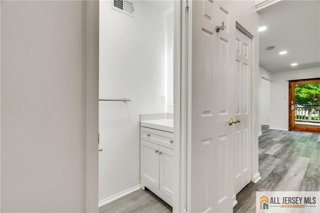 130 Winchester Way, Franklin, NJ 08873