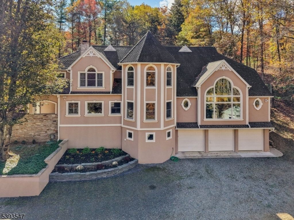 3 Stephens Lake Rd, Wanaque Boro, NJ 07465