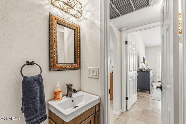 1129 E FOREST HILLS Drive, Phoenix, AZ 85022