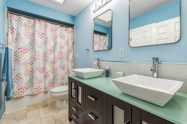 1129 E FOREST HILLS Drive, Phoenix, AZ 85022