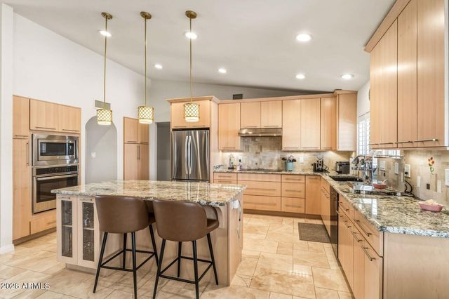 1129 E FOREST HILLS Drive, Phoenix, AZ 85022