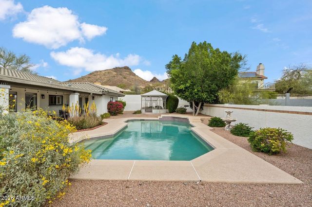 1129 E FOREST HILLS Drive, Phoenix, AZ 85022