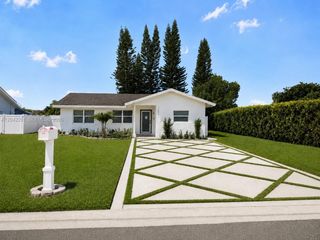 9602 NW 80th Pl, Tamarac, FL 33321