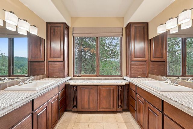 13307 S Bluegrouse Ln, Spokane, WA 99224
