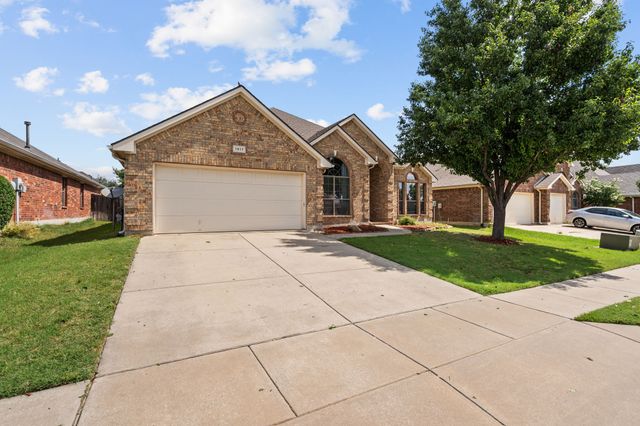 1917 Winter Hawk Drive, Fort Worth, TX 76177